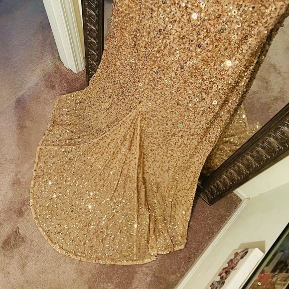 Plus size Gold Sequin Gown with small train (new). Size: 20. Designer - Picture 3 of 7